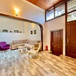 Old Town Famous Aparts Apartman *