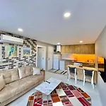 Old Town Famous Aparts Apartman