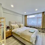 Old Town Famous Aparts Apartman