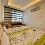 Old Town Famous Aparts Apartman *