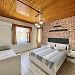 Old Town Famous Aparts Apartman *
