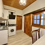 Old Town Famous Aparts Apartman *