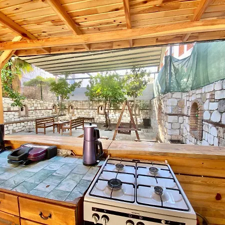 Old Town Famous Aparts