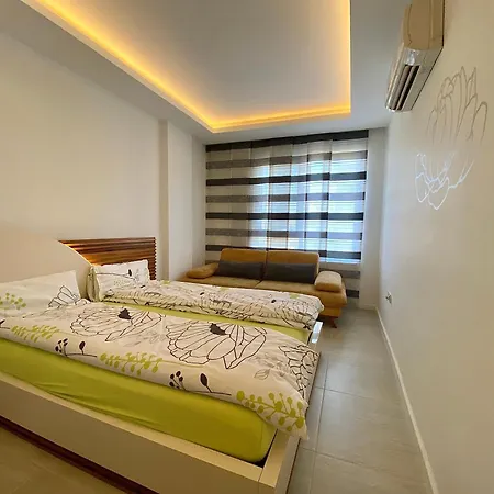 Old Town Famous Aparts