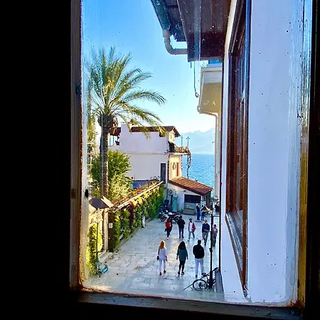 Old Town Famous Aparts