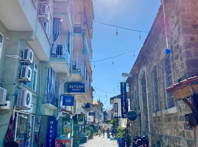 Old Town Famous Aparts *
