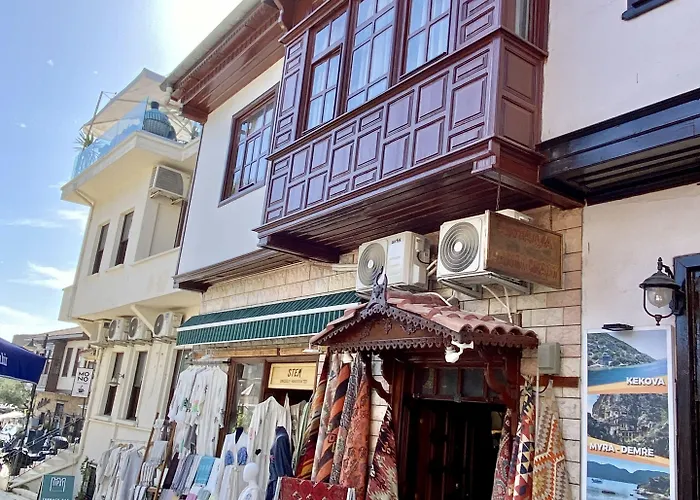 Old Town Famous Aparts