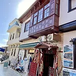 Old Town Famous Aparts