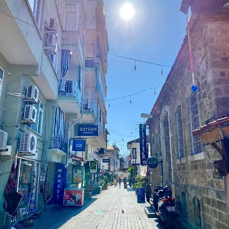 Old Town Famous Aparts *