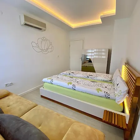 Old Town Famous Aparts 公寓