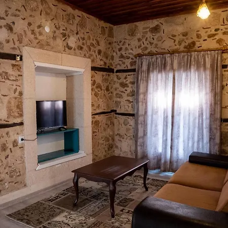 Old Town Famous Aparts *