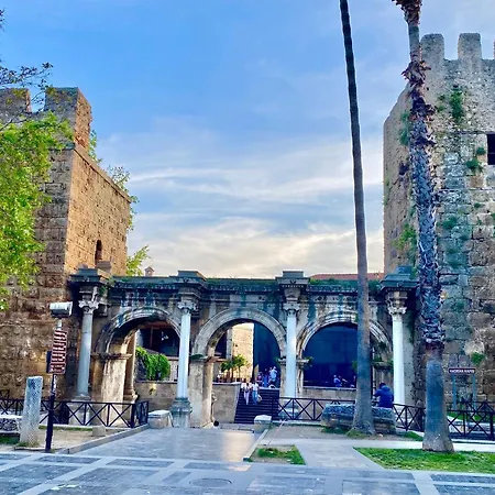 Old Town Famous Aparts Antalya