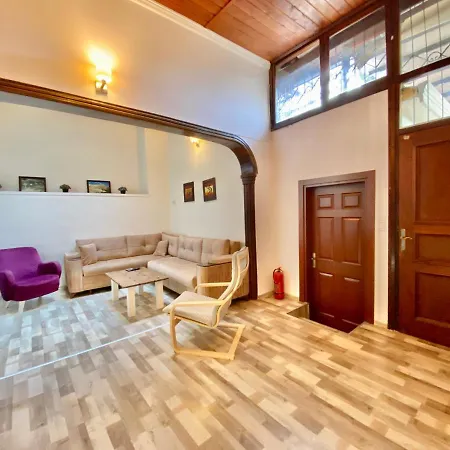 Old Town Famous Aparts Apartman *