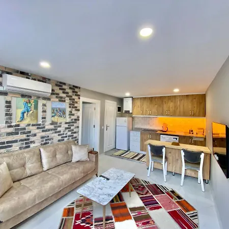 Old Town Famous Aparts Apartman