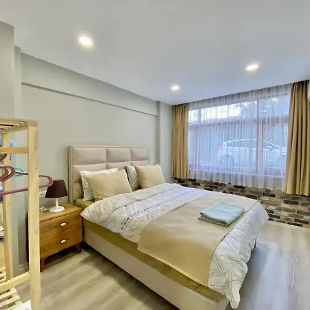 Old Town Famous Aparts Apartman