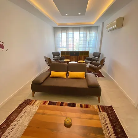 Old Town Famous Aparts *