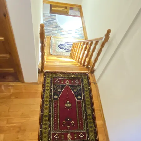 Old Town Famous Aparts *